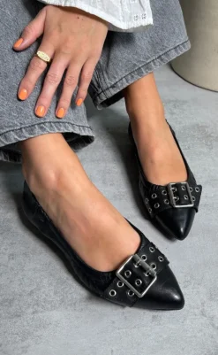 Hot Ballerina - The Reason Why  - Black Loafers & Ballerinaer