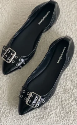 Hot Ballerina - The Reason Why  - Black Loafers & Ballerinaer