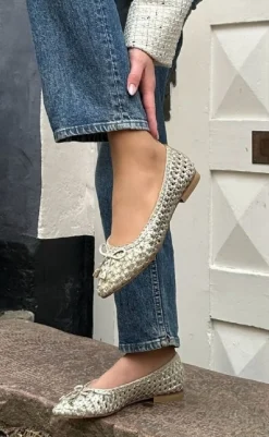 New Ballerinaer - On My Love - Gold Loafers & Ballerinaer