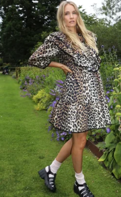 Best Kjole - Salvie - Urban Leo Kjoler