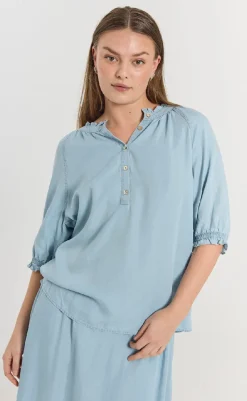 Hot Bluse - Carly - Light Blue Denim Bluser