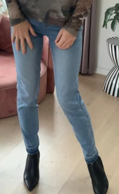 Outlet Bukser - Shantal Ankle Raw - Light Blue Bukser & Jeans