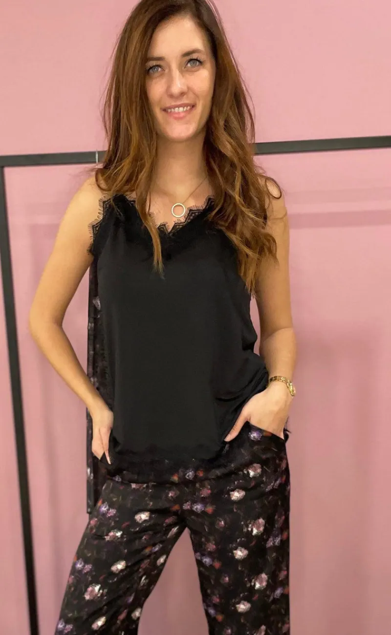 Discount Top - Bicco Strap - Black T-shirts & Toppe