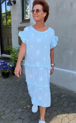 Clearance Ina Copenhagen Kjole - Dalila - Light Blue / White Embroidery Kjoler