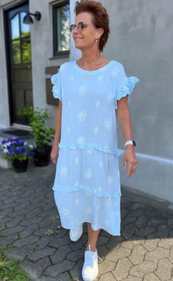 Clearance Ina Copenhagen Kjole - Dalila - Light Blue / White Embroidery Kjoler