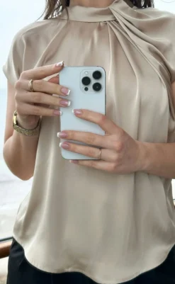 Online Top - Fleur Drapy Satin - Dark Sand T-shirts & Toppe