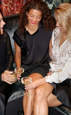 Best Top - Fleur Drapy Satin - Black T-shirts & Toppe