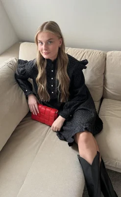 Discount Kjole - Reno Ruby Ruffle - Black Kjoler