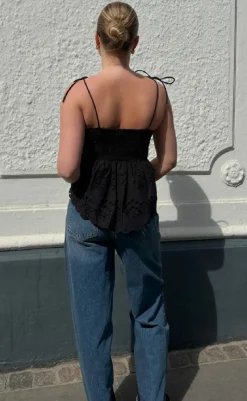 Discount Top - Libby - Black T-shirts & Toppe