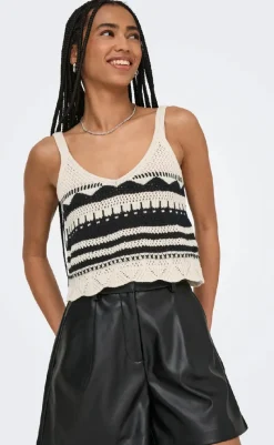 New Top - Merida Life - Ecru Black T-shirts & Toppe