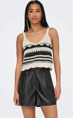 New Top - Merida Life - Ecru Black T-shirts & Toppe