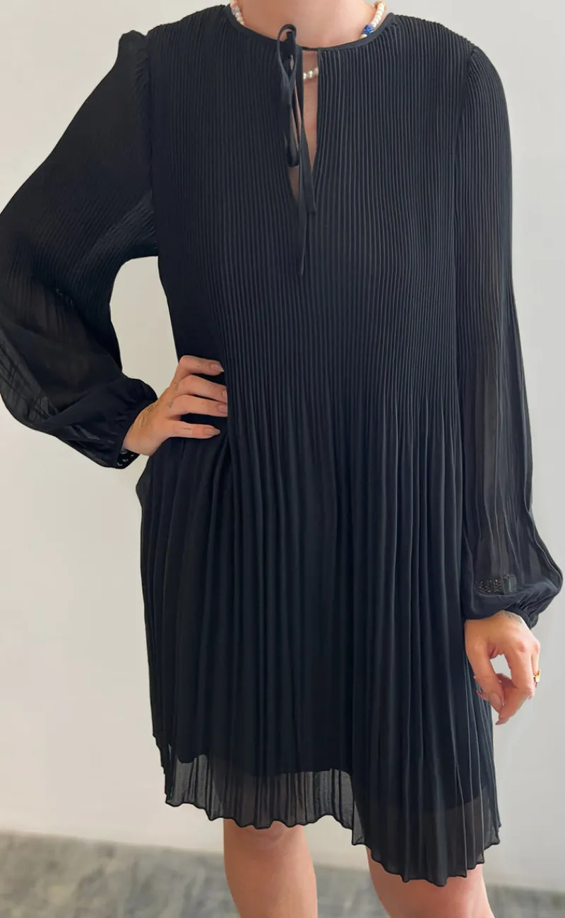 Kjole - Naomie O-Neck Short - Black Kjoler