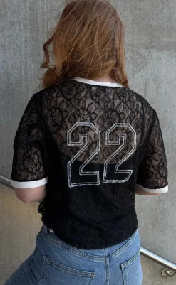 Clearance Bluse - Susanna Football - Black Lace (vendbar) Bluser