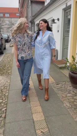 Clearance Bluse - Emmi - Blue Flowers Bluser