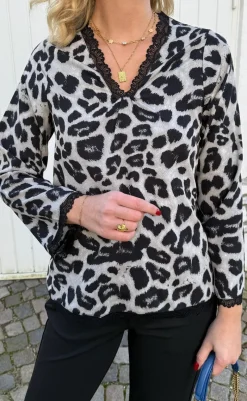 New Bluse - Safina - Grey Leopard Bluser