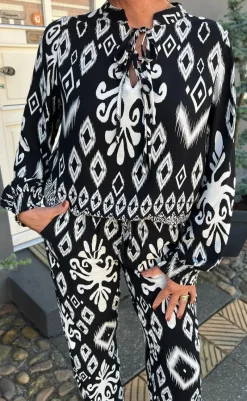 Hot Bluse - Tora - Black/White Paisley Bluser