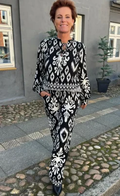 Hot Bluse - Tora - Black/White Paisley Bluser