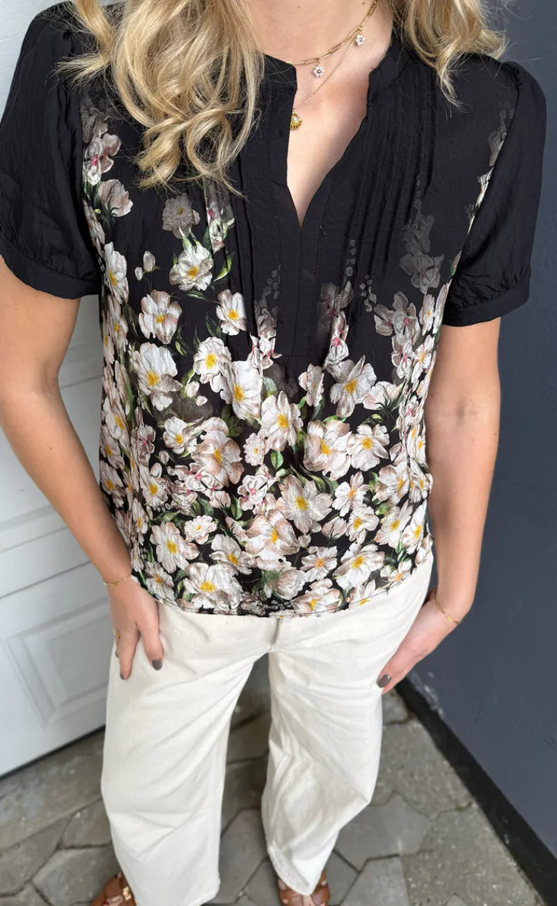 Online Bluse - Nina - Black W. Flowers Bluser