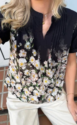 Online Bluse - Nina - Black W. Flowers Bluser