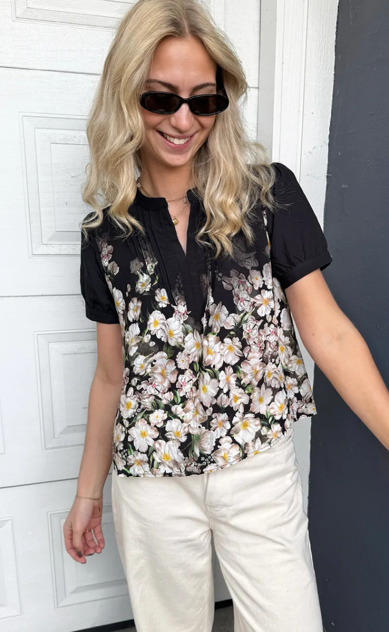 Online Bluse - Nina - Black W. Flowers Bluser