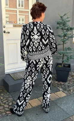 Outlet Bukser - Tora - Black/White Paisley Bukser & Jeans