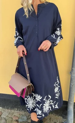 Online Kjole - Tilde Long - Navy W. Embroidery Kjoler