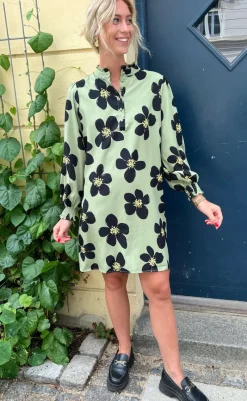 Discount Kjole - Augusta - Dusty Green/Black Flower Kjoler