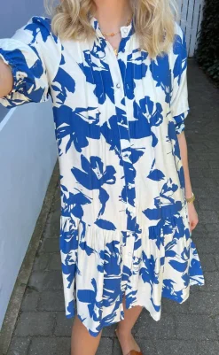 Best Kjole - Anja - White / Blue Flower Kjoler