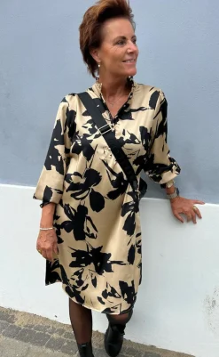 Discount Kjole - Augusta - Camel / Black Flower Kjoler