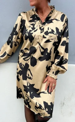 Discount Kjole - Augusta - Camel / Black Flower Kjoler