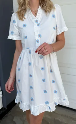 Sale Kjole - Catja Summer - Blue Flower Embroidery Kjoler