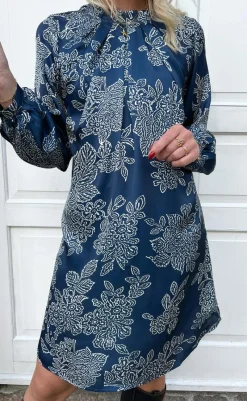 Outlet Kjole - Hazel - Navy Blue Flower Kjoler