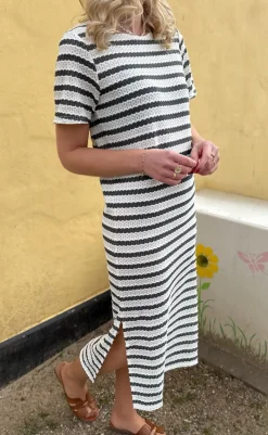 Outlet Kjole - Carolina Knit - Black Striped Kjoler