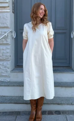 Best Kjole - Daniella Denim - Creme W. Brown Stitches Kjoler