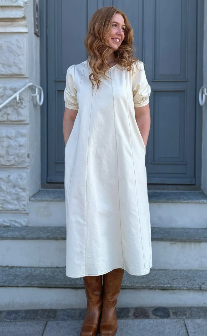 Best Kjole - Daniella Denim - Creme W. Brown Stitches Kjoler