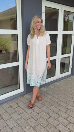 Discount Kjole - Nina - Off White W. Blue Flowers Kjoler