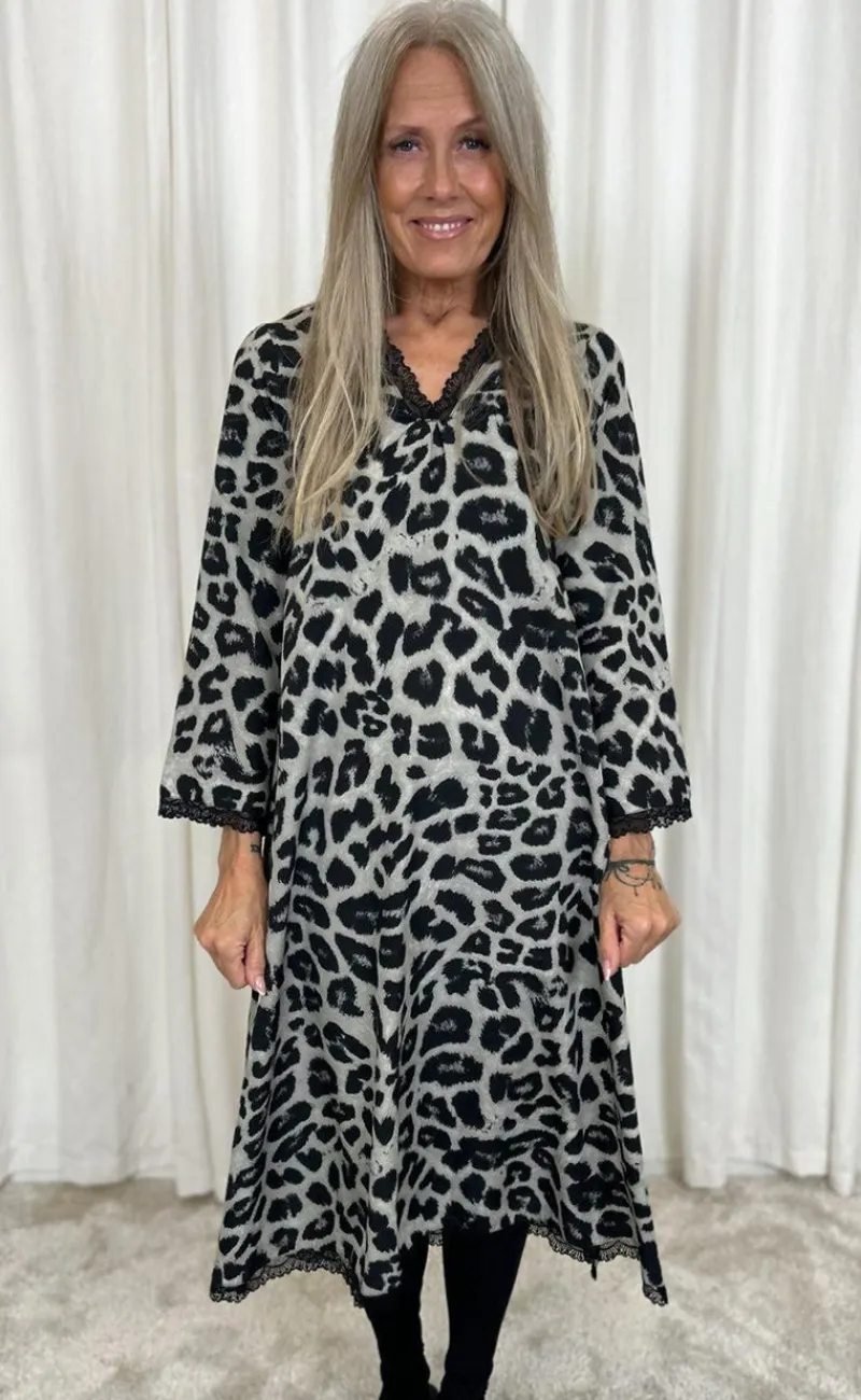 Online Kjole - Safina - Grey Leopard Kjoler