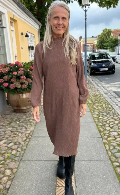 New Kjole - Pernille Plisse - Brown Kjoler