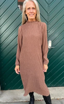 New Kjole - Pernille Plisse - Brown Kjoler