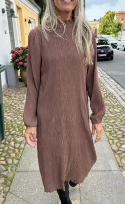New Kjole - Pernille Plisse - Brown Kjoler