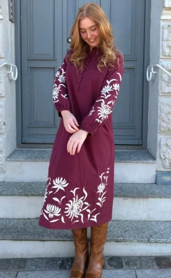 Hot Kjole - Tilde Long - Burgundy Red W. Embroidery Kjoler