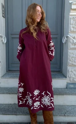 Hot Kjole - Tilde Long - Burgundy Red W. Embroidery Kjoler
