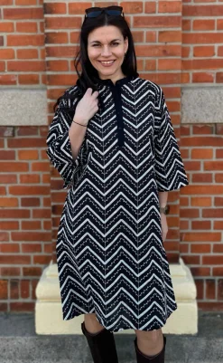 New Kjole - Zara Zig Zag - Black W. White Kjoler