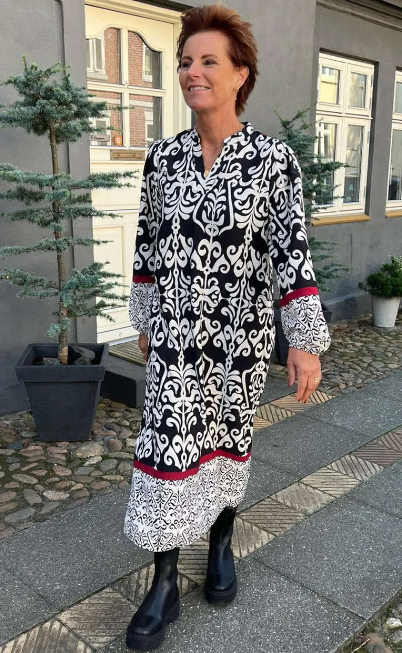 Kjole - Tia - Black W. White Print Kjoler