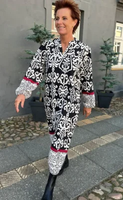 Kjole - Tia - Black W. White Print Kjoler