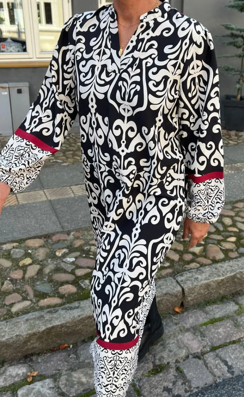 Kjole - Tia - Black W. White Print Kjoler