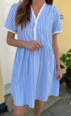 Kjole - Catja Summer - Blue Striped W. Lace Kjoler