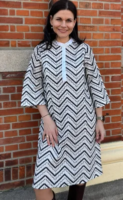 Sale Kjole - Zara Zig Zag - White W. Black Kjoler