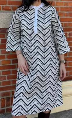 Sale Kjole - Zara Zig Zag - White W. Black Kjoler