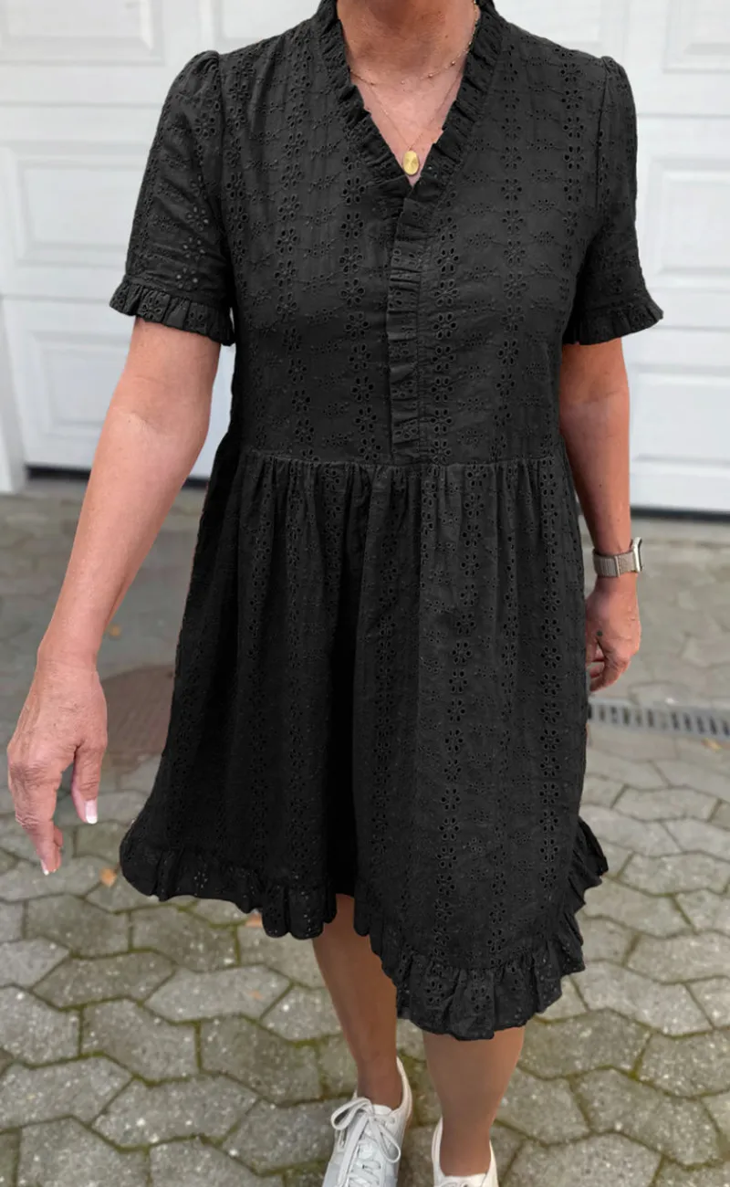 Hot Kjole - Catja Summer - Black Broderie Anglaise Kjoler